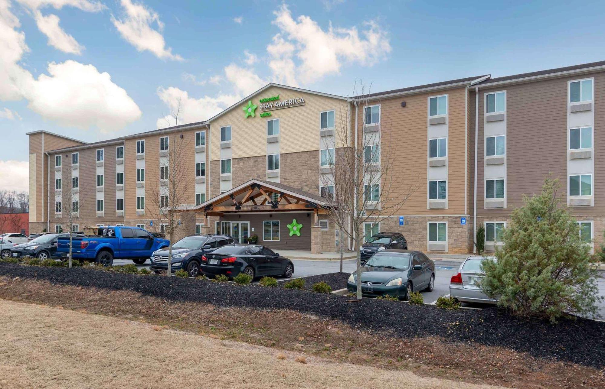4 Affordable 2-Star Hotels Close to Mable House Barnes Amphitheatre