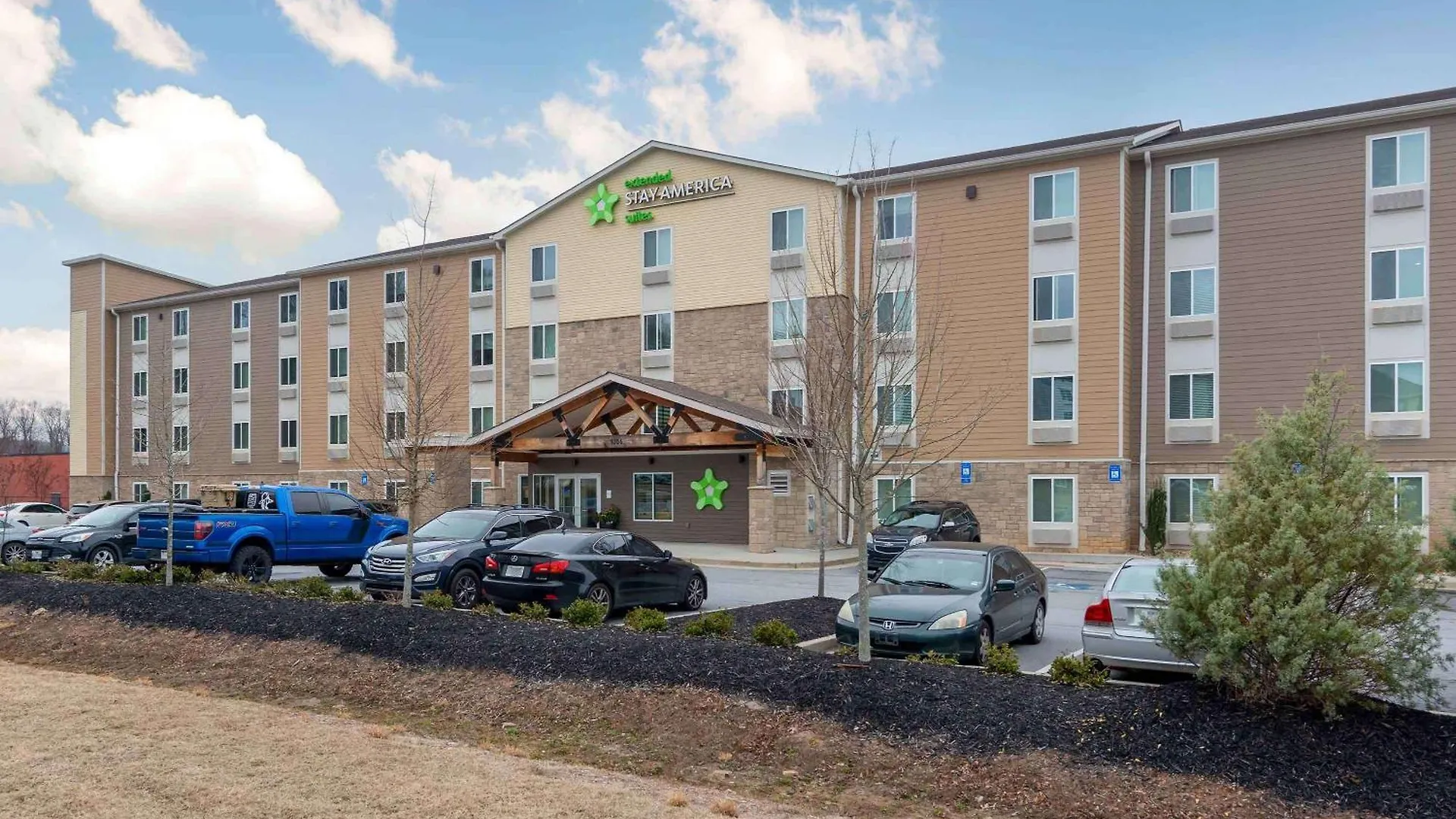 4 Affordable 2-Star Hotels Close to Mable House Barnes Amphitheatre